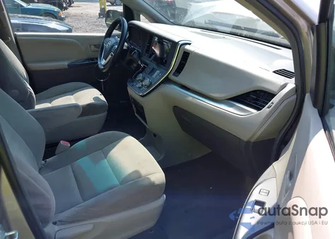 2015 Toyota Sienna L 7 Passenger z USA, uszkodzony, nr VIN 5TDZK3DC4FS650415